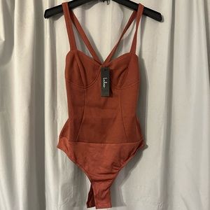 Lulu’s Medium NWT Rusty Rose Bustier bodysuit with crossed back